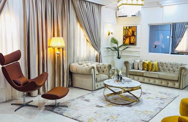 Beautifully Furnished 3-bedroom bungalow with AC, WiFi in the heart of Lagos