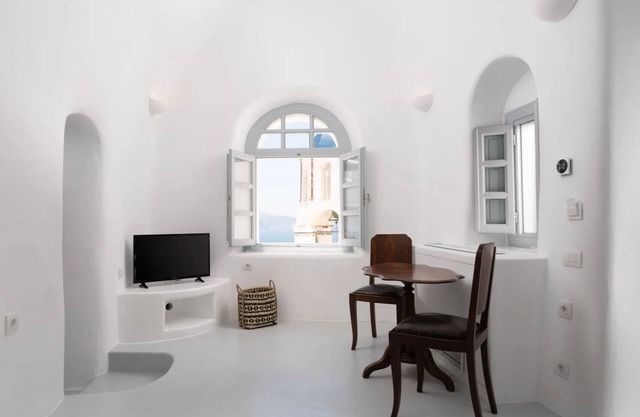BH615 - C - Suite Santorini