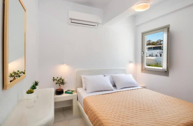 BH618 - C - Room Santorini