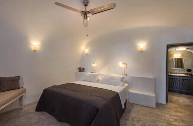 BH721 - C - Suite Santorini
