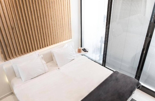 BHA009 - C - Suite Athens