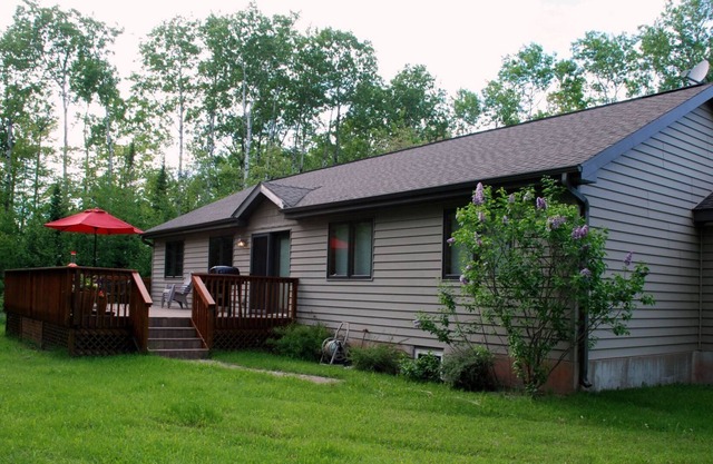 Big Arns - Home on the edge of the Woods, close to Downtown La Pointe
