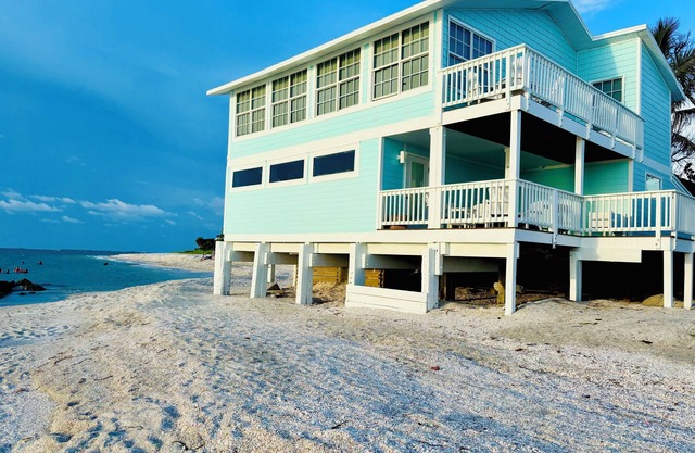 Big on the Beach House, Oceanfront with Stunning views!