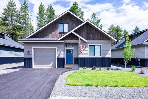 Bighorn Basecamp- beautiful brand new home- sleeps 10- pets ok