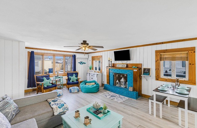 Blue Chill Cottage: Charming New England Home Just Steps from the Shore with Breathtaking Views!