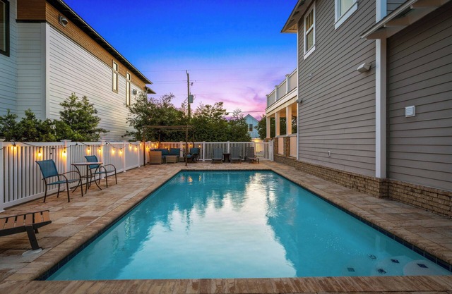 Blue Grouper – Steps to the Beach with Private Pool