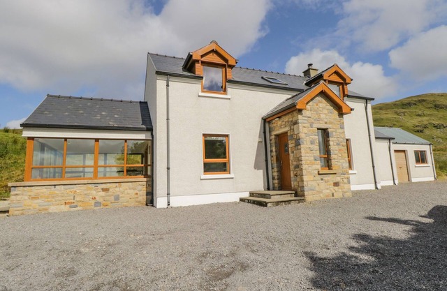 BLUE STACK HOUSE, family friendly in Donegal Town, County Donegal
