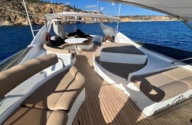 Boat with Private Whirlpool, Private Terraces & Wi-Fi