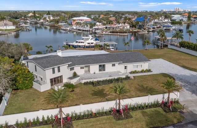 Boaters Dream House with HUGE dock!