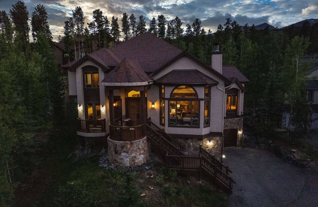 Boulder Ridge Retreat: Slopeside Luxury Private Home