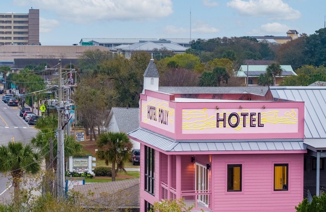 Boutique Hotel Folly Room 6: King Deluxe Studio - cozy porch views of the Folly River