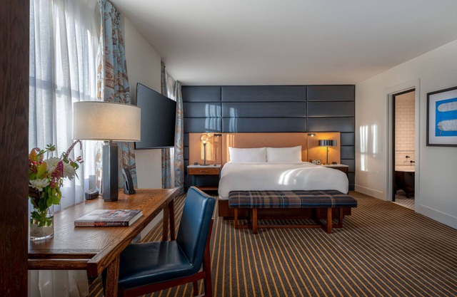 Boutique Seattle Stay: Elegance & Artistic Expression Combined