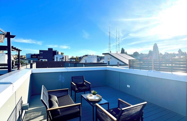 Brand new furnished town home in Capitol Hill