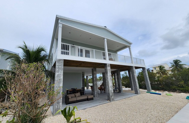 Brand new, secluded 3BR house on canal very close to open water