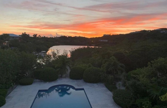 Breezy, eco-friendly, with pool and lagoon view