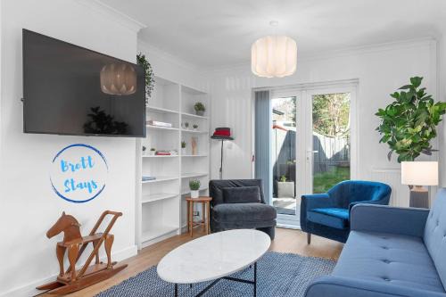 Brett Stays - Fast WiFi - Modern Amenities - Smart TV - Sleeps 8