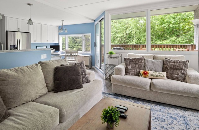 Bridges Circle 2 Bedroom Condo by RedAwning