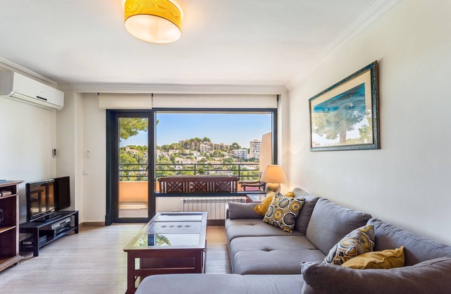 Bright 90m2 apartment with views