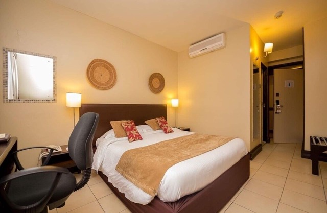Bright and Spacious Room Ideal for Business Travelers w/Pool & Relaxing Spa
