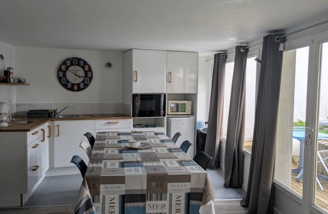 Bright apartment 300m from the port