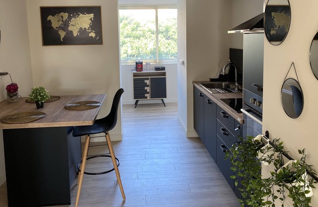 Bright, comfortable apartment near the beach