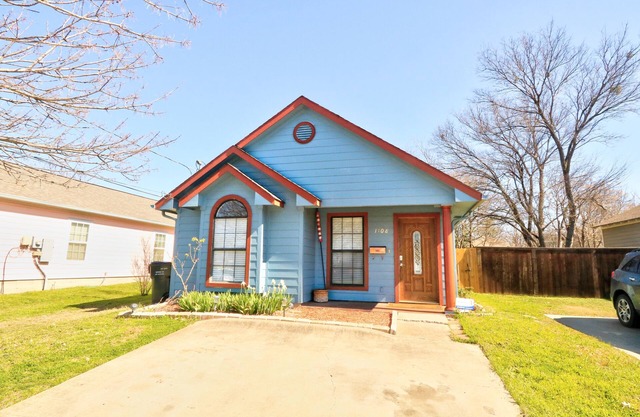 Bright & Cozy Retreat in the Heart of Plano downtown Private Stay w backyard