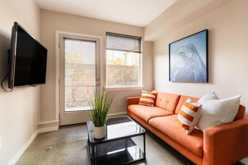 Bright Studio Apartment - Food Carts & Local Shops