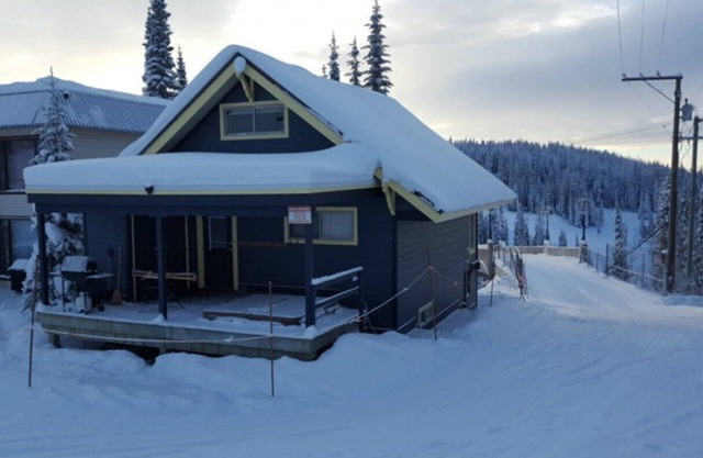 Bright Unit with Lots of Windows, Private Hot Tub