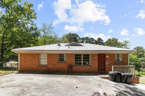 Broadmoor Bungalow - Unit A