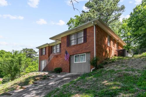 Broadmoor Bungalow - Unit B