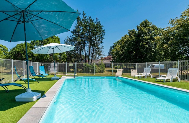 "Bruyères - Domaine Des Landes" with shared pool, private terrace, and shared garden