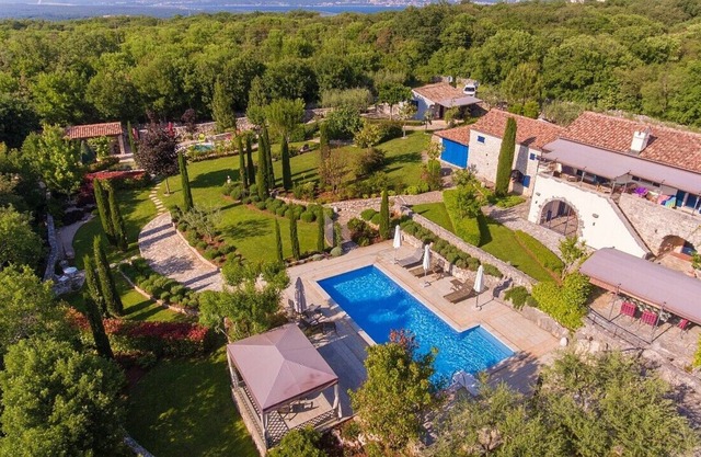 Bungalow with private pool