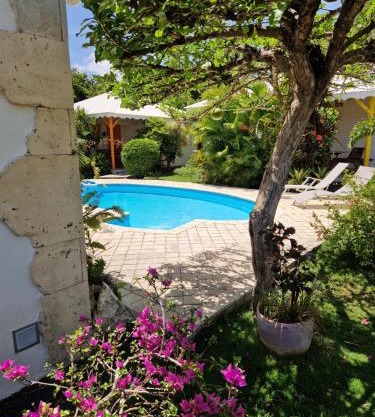 Bungalows du Soleil - Piscine Jardin Fleuri