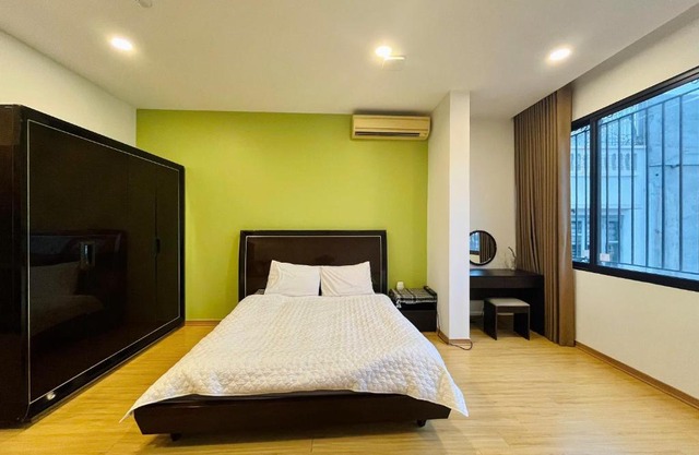 Căn Hộ Studio Yên Tĩnh, Ánh Sáng Tự Nhiên và Cửa Sổ Lớn