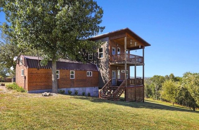 Cabin w/Hot Tub, family friendly on 40 acres