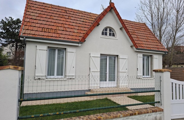 CABOURG/THE HOME: Golf Proximity beach spa, fully renovated house with terrace and garden.