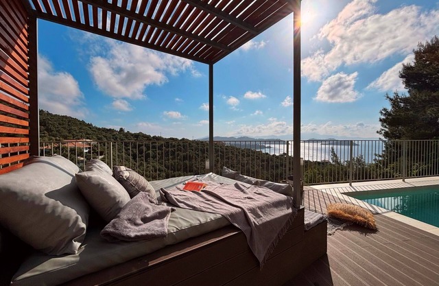 CACTUS SUPERB SUITE WITH PRIVATE POOL AND STUNNING SEA VIEWS