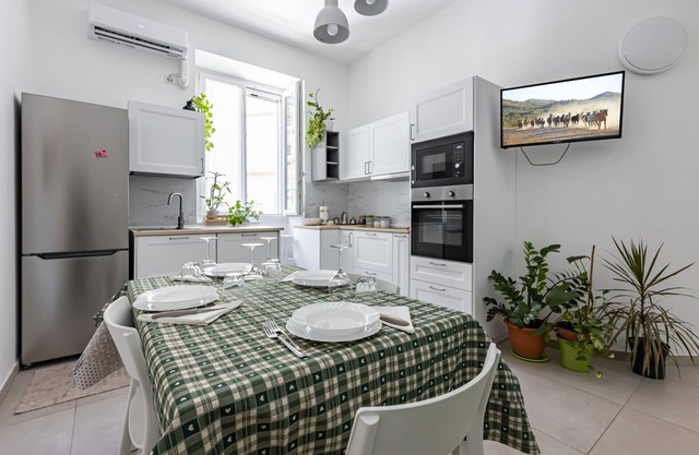 Cagliari Lovely Apartment near the Station!