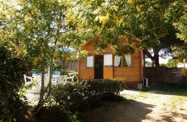 CALVI HOUSE CHALET private garden barbecue quiet