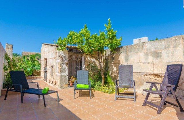 CAN SALAS - Apartment with terrace in Porreres. Free WiFi