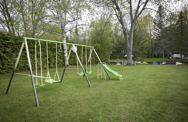 Canal Charm: Charming Canal Cottage Retreat