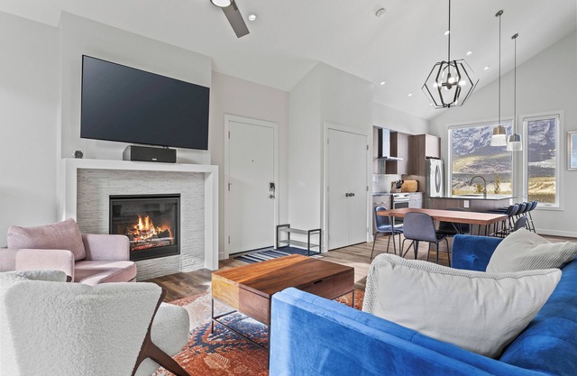 Canmore: 3BR Condo in Stewart Creek with Garage