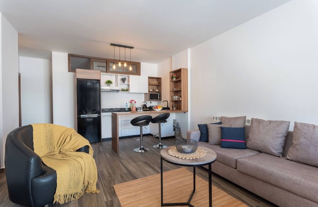 Canyon - 1 BR Apt by The Valley