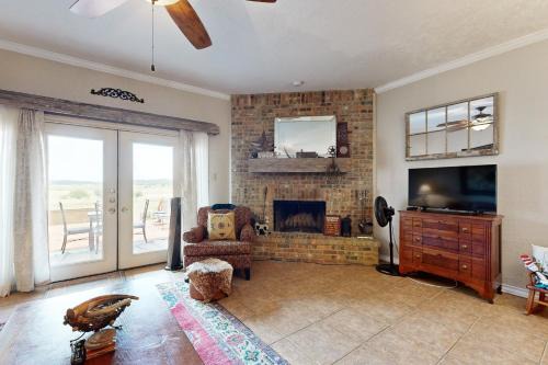 Canyon Lake Getaway & Texas Living