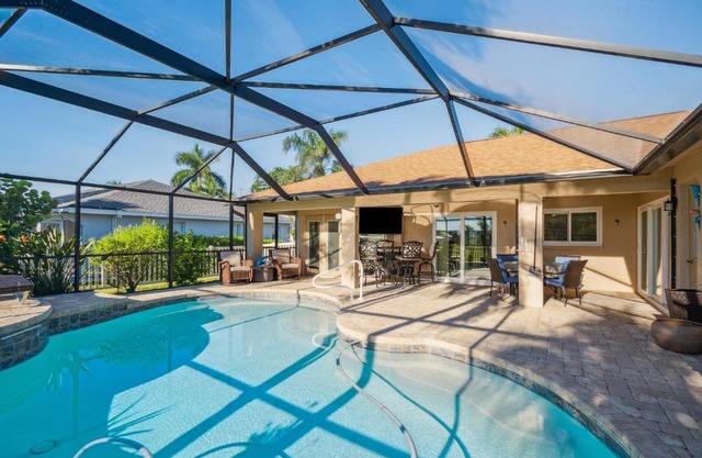 Cape Coral Comfort: Your 3BR Family Getaway!