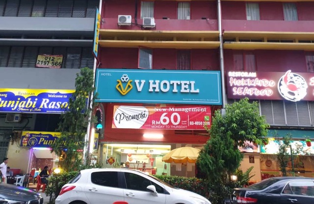 Capital O 90726 V Hotel