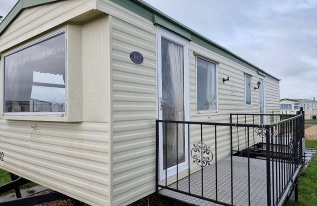 Caravan - Sleeps 4 - Parking - 10mins To Beach