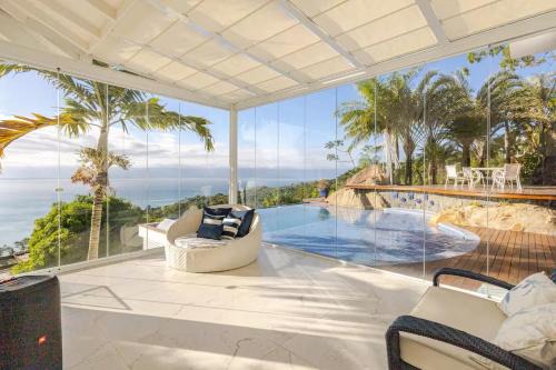 Casa com vista para o mar em Ilha Bela