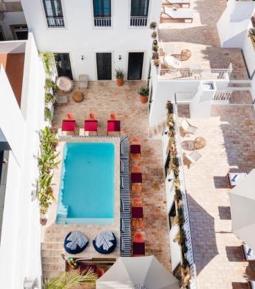 Casa Rosa Villa with Pool in Olhao Centre