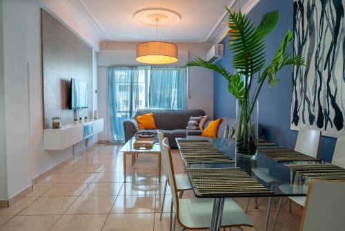 Casa Sol 3BR Apartment, Balcony, 5Gbps WiFi, Walk to Beach, Promende & Shops